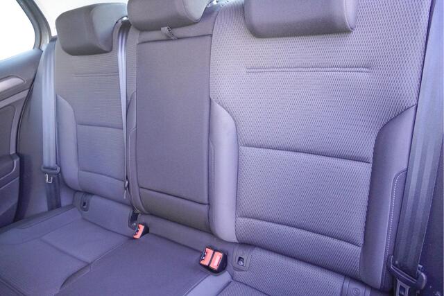 Volkswagen GOLF 1.5 TSI 131PK! 5drs Comfortline Business BJ2020 Lmv 16" | Led | Pdc | Navi | App-Connect | Climate control | Cruise control | Stuurbekrachtiging | Extra getint glas