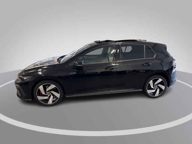 Volkswagen GOLF 1.5 eHybrid 272pk DSG GTE · Panoramadak · Leder · Wegklapbare Trekhaak · Stoelventilatie · Camera · Dodehoek Detectie · 18'' Inch · Garantie t/m 30-0-2030 of 100.000km