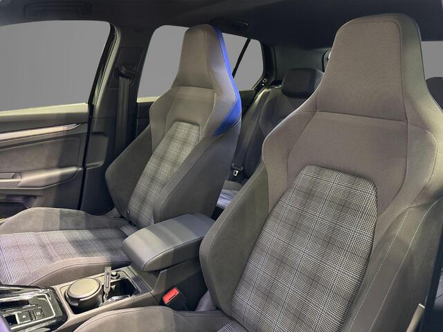 Volkswagen GOLF 1.5 272pk DSG eHybrid GTE · Panoramadak · Wegklapbare Trekhaak · Camera · Apple/Android Car Play · 18'' Inch · Garantie t/m 16-10-2030 of 100.000km