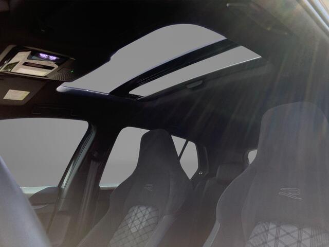 Volkswagen GOLF 1.5eTSI/150PK R-Line Black Style · Panoramadak · Harman/Kardon sound · Apple/Android Car Play · Camera · Garantie t/m 14-09-2030 of 100000km.