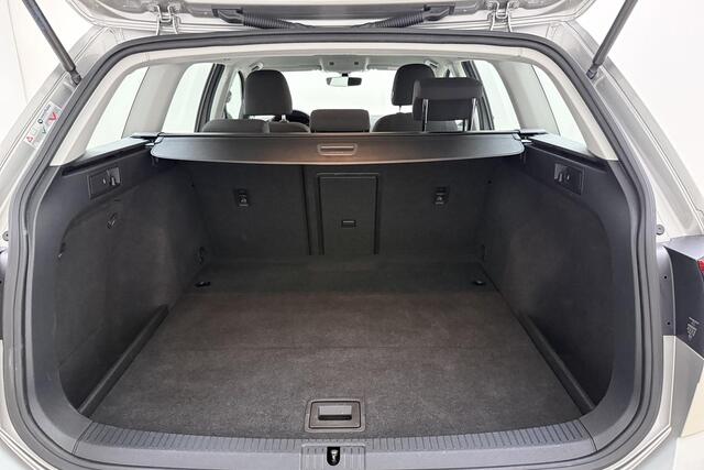 Volkswagen GOLF Variant 1.0 TSI Comfortline Trekhaak | Adaptive Cruise control | Stuurbediening | Apple carplay/Android auto | Navigatie | Botsherkenning |