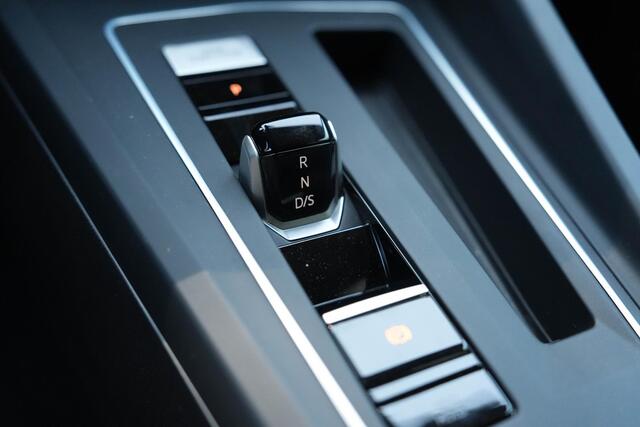 Volkswagen GOLF 1.5 eHybrid R-line | Carplay | Cruise | Led | Facelift