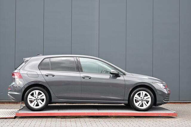 Volkswagen GOLF 1.0 eTSI Life Business