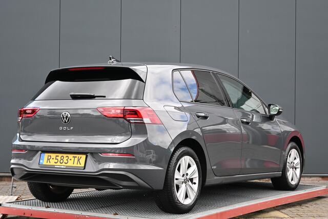 Volkswagen GOLF 1.0 eTSI Life Business