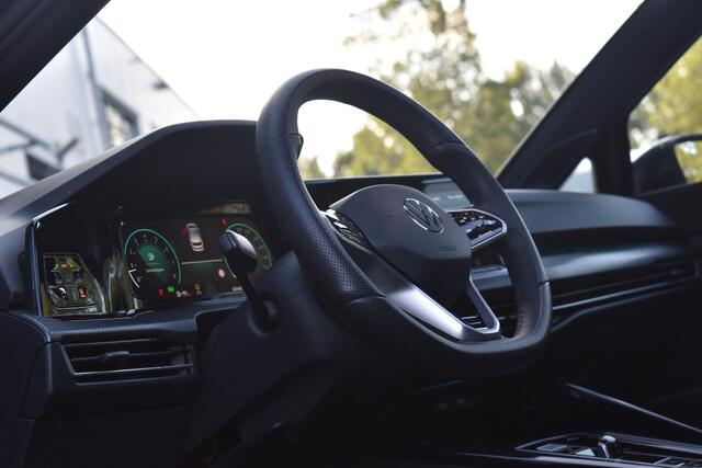 Volkswagen GOLF 1.5 eTSI R-Line Pano HUD IQ H/K Lane Keyless Camera ACC