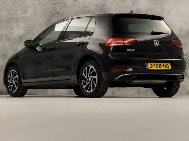 Volkswagen GOLF 1.0 TSI Sportline (APPLE CARPLAY, GROOT NAVI, CLIMATE, STOELVERWARMING, SPORTSTOELEN, LM VELGEN, GETINT GLAS, PARKEERSENSOREN, NIEUWSTAAT)