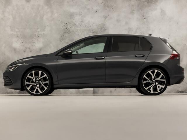 Volkswagen GOLF 1.5 TSI Sport 150Pk Automaat (APPLE CARPLAY, GROOT NAVI, STUUR/STOELVERWARMING, SPORTSTOELEN, GETINT GLAS, SFEERVERLICHTING, KEYLESS, NIEUWSTAAT)