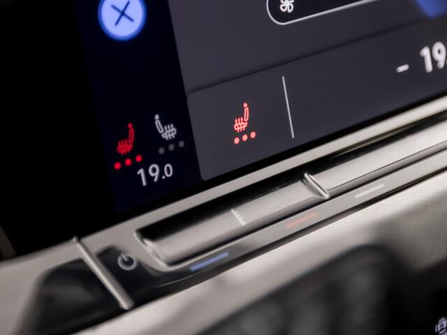 Volkswagen GOLF 1.5 TSI Sport 150Pk Automaat (APPLE CARPLAY, GROOT NAVI, STUUR/STOELVERWARMING, SPORTSTOELEN, GETINT GLAS, SFEERVERLICHTING, KEYLESS, NIEUWSTAAT)