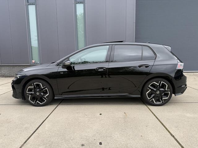 Volkswagen GOLF 1.5 eTSI R-Line Edition | PANO | HUD | Harman Kardon | Keyless