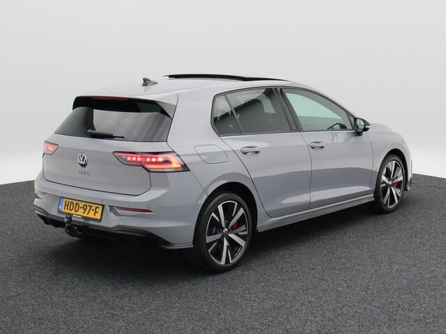Volkswagen GOLF 1.5 eHybrid GTE 272 Pk Automaat | Trekhaak | Stoelverwarming | Adaptive Cruise | Camera | IQ Light | Panoramadak | 18 Inch | 22.129 Km !!