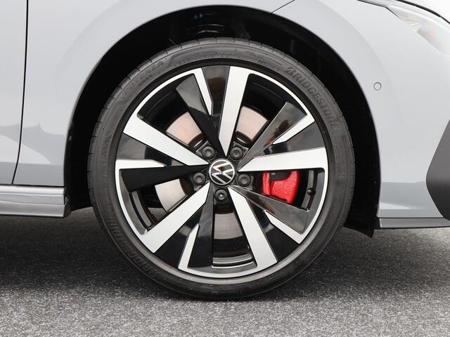 Volkswagen GOLF 1.5 eHybrid GTE 272 Pk Automaat | Trekhaak | Stoelverwarming | Adaptive Cruise | Camera | IQ Light | Panoramadak | 18 Inch | 22.129 Km !!