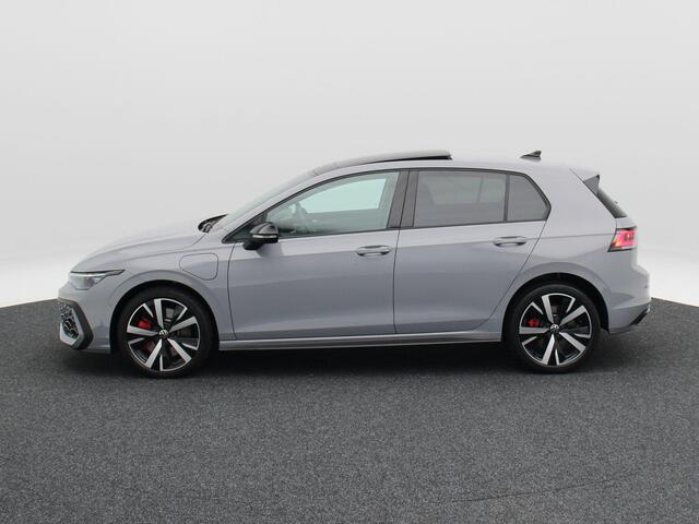 Volkswagen GOLF 1.5 eHybrid GTE 272 Pk Automaat | Trekhaak | Stoelverwarming | Adaptive Cruise | Camera | IQ Light | Panoramadak | 18 Inch | 22.129 Km !!
