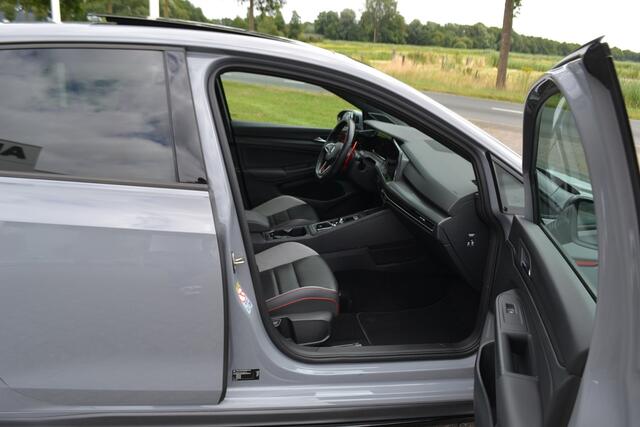 Volkswagen GOLF 2.0 TSI GTI Panaoramdak | Virtual Cockpit | Harman Kardon | A. Camera | Standkachel | Matrix led-koplampen | Head-up display | Adaptief onderstel |