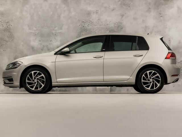 Volkswagen GOLF 1.5 TSI Sportline (APPLE CARPLAY, GROOT NAVI, CLIMATE, LED KOPLAMPEN, STOELVERWARMING, SPORTSTOELEN, GETINT GLAS, LM VELGEN, ADAPTIVE CRUISE, PARKEERSENSOREN, NIEUWSTAAT)