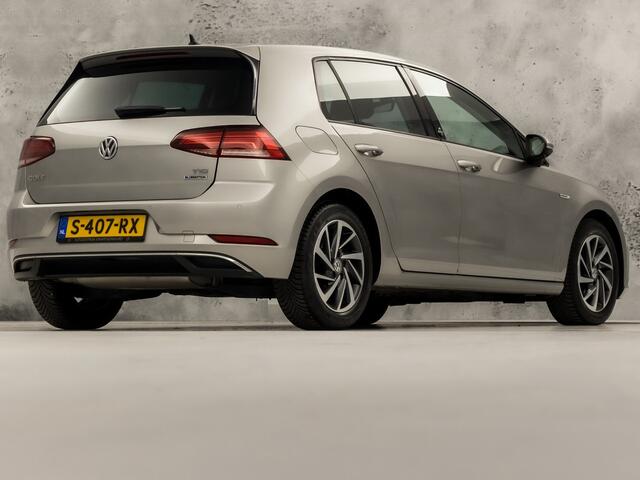 Volkswagen GOLF 1.5 TSI Sportline (APPLE CARPLAY, GROOT NAVI, CLIMATE, LED KOPLAMPEN, STOELVERWARMING, SPORTSTOELEN, GETINT GLAS, LM VELGEN, ADAPTIVE CRUISE, PARKEERSENSOREN, NIEUWSTAAT)