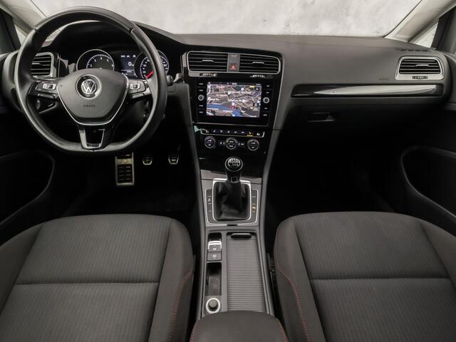 Volkswagen GOLF 1.5 TSI Sportline (APPLE CARPLAY, GROOT NAVI, CLIMATE, LED KOPLAMPEN, STOELVERWARMING, SPORTSTOELEN, GETINT GLAS, LM VELGEN, ADAPTIVE CRUISE, PARKEERSENSOREN, NIEUWSTAAT)
