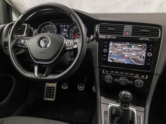 Volkswagen GOLF 1.5 TSI Sportline (APPLE CARPLAY, GROOT NAVI, CLIMATE, LED KOPLAMPEN, STOELVERWARMING, SPORTSTOELEN, GETINT GLAS, LM VELGEN, ADAPTIVE CRUISE, PARKEERSENSOREN, NIEUWSTAAT)