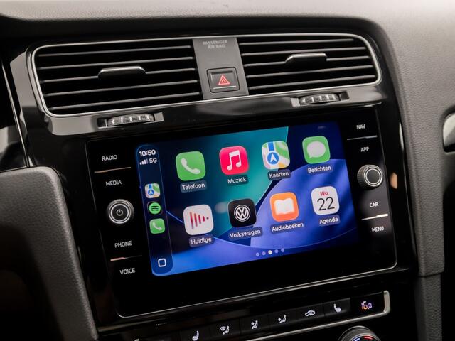 Volkswagen GOLF 1.5 TSI Sportline (APPLE CARPLAY, GROOT NAVI, CLIMATE, LED KOPLAMPEN, STOELVERWARMING, SPORTSTOELEN, GETINT GLAS, LM VELGEN, ADAPTIVE CRUISE, PARKEERSENSOREN, NIEUWSTAAT)