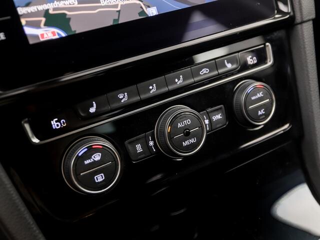 Volkswagen GOLF 1.5 TSI Sportline (APPLE CARPLAY, GROOT NAVI, CLIMATE, LED KOPLAMPEN, STOELVERWARMING, SPORTSTOELEN, GETINT GLAS, LM VELGEN, ADAPTIVE CRUISE, PARKEERSENSOREN, NIEUWSTAAT)