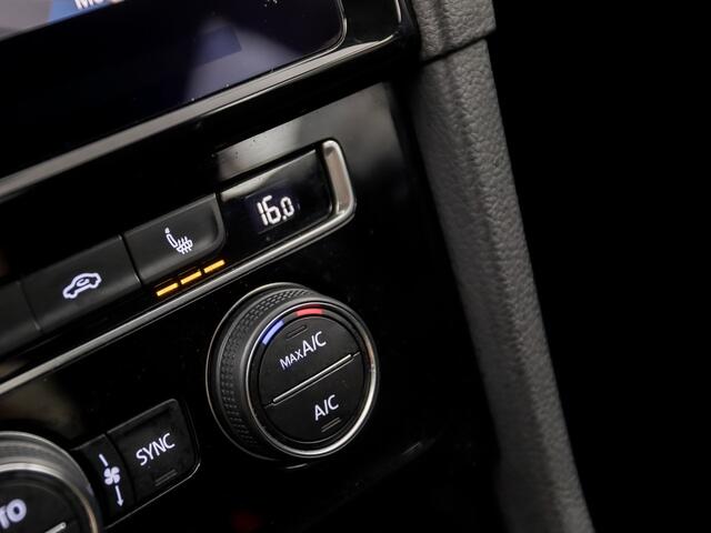 Volkswagen GOLF 1.5 TSI Sportline (APPLE CARPLAY, GROOT NAVI, CLIMATE, LED KOPLAMPEN, STOELVERWARMING, SPORTSTOELEN, GETINT GLAS, LM VELGEN, ADAPTIVE CRUISE, PARKEERSENSOREN, NIEUWSTAAT)