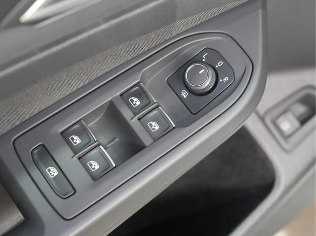 Volkswagen GOLF 1.4 TSI eHybrid 204pk PHEV Style / Massage / Navigatie / LED Plus 194