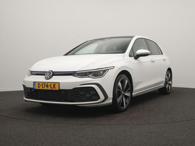 Volkswagen GOLF 1.4 eHybrid GTE - RIJKLAARPRIJS - All Seasonbanden - Achteruitrijcamera - Elektrisch Glazen Schuif-/Kanteldak - Apple Carplay - Android Auto - Stuurverwarming