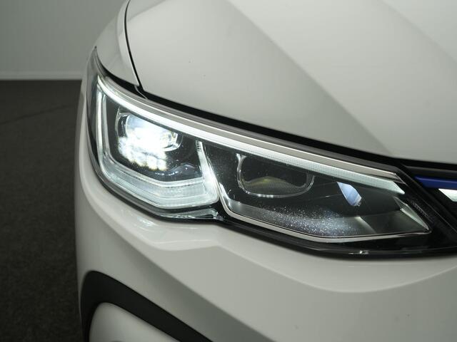 Volkswagen GOLF 1.4 eHybrid GTE - RIJKLAARPRIJS - All Seasonbanden - Achteruitrijcamera - Elektrisch Glazen Schuif-/Kanteldak - Apple Carplay - Android Auto - Stuurverwarming