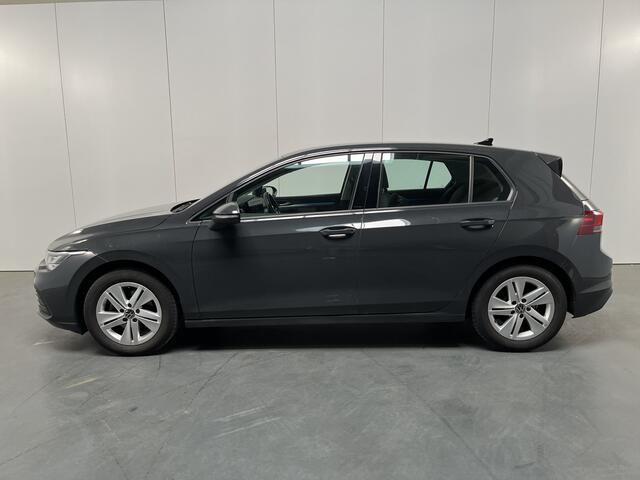 Volkswagen GOLF 1.0 eTSI Life / AUTOMAAT/ CRUISE/ CLIMA/ STOELVERWARMING/ PARK. SENSOREN/ NAVI/ APP-CONNECT