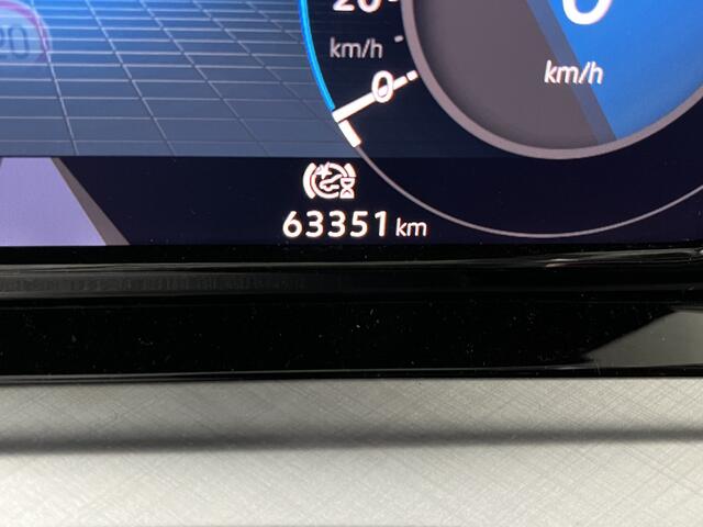 Volkswagen GOLF 1.0 eTSI Life / AUTOMAAT/ CRUISE/ CLIMA/ STOELVERWARMING/ PARK. SENSOREN/ NAVI/ APP-CONNECT