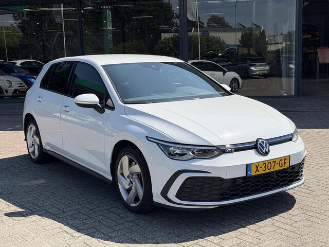Volkswagen GOLF 1.4 eHybrid GTE ACHTERUIT RIJ CAMERA | NAVIGATIE | CRUISECONTROL | STUUR/STOEL VERWARMING | LED PAKKET | PARKEERSENSOREN | VIRTUEEL COCKPITDISPLAY | APPLE CARPLAY & ANDROID AUTO |