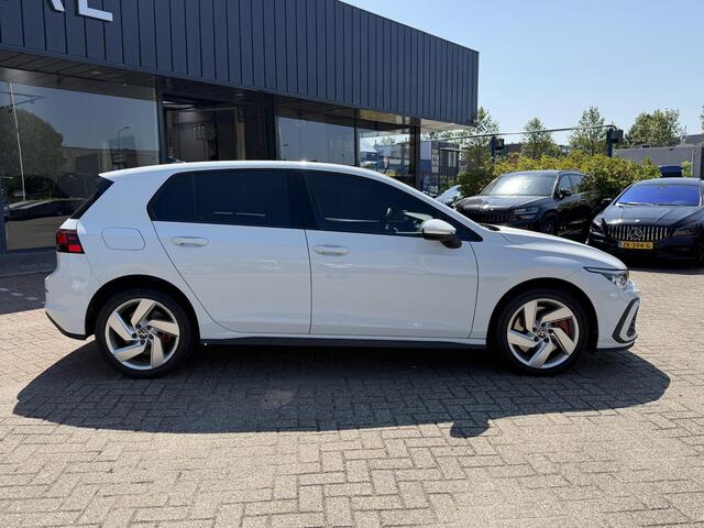 Volkswagen GOLF 1.4 eHybrid GTE ACHTERUIT RIJ CAMERA | NAVIGATIE | CRUISECONTROL | STUUR/STOEL VERWARMING | LED PAKKET | PARKEERSENSOREN | VIRTUEEL COCKPITDISPLAY | APPLE CARPLAY & ANDROID AUTO |