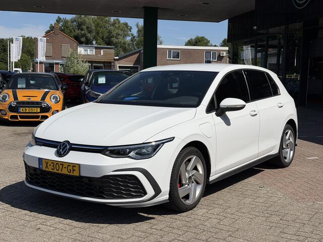 Volkswagen GOLF 1.4 eHybrid GTE ACHTERUIT RIJ CAMERA | NAVIGATIE | CRUISECONTROL | STUUR/STOEL VERWARMING | LED PAKKET | PARKEERSENSOREN | VIRTUEEL COCKPITDISPLAY | APPLE CARPLAY & ANDROID AUTO |