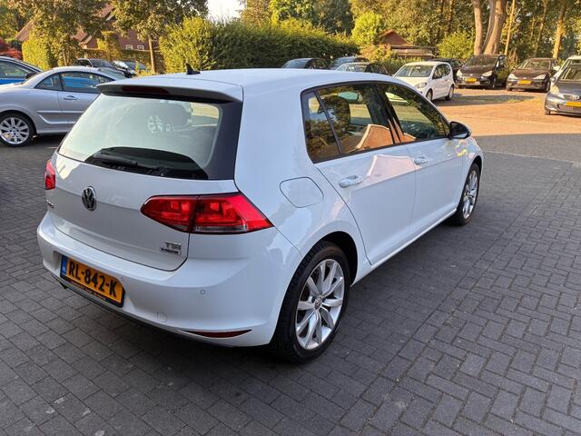 Volkswagen GOLF 1.2 TSI CRUISE/XENON/HALF LEER