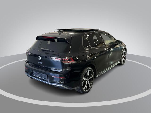 Volkswagen GOLF 1.5 272pk DSG eHybrid GTE · Panoramadak · Alarm · 360 Camera · Wegklapbare Trekhaak · Apple/Android Car Play · Stoel-& Stuurverwarming · 18'' Inch · Garantie t/m 26-11-2030 of 100.000km