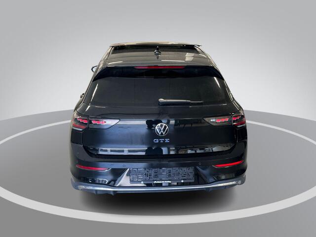 Volkswagen GOLF 1.5 272pk DSG eHybrid GTE · Panoramadak · Alarm · 360 Camera · Wegklapbare Trekhaak · Apple/Android Car Play · Stoel-& Stuurverwarming · 18'' Inch · Garantie t/m 26-11-2030 of 100.000km