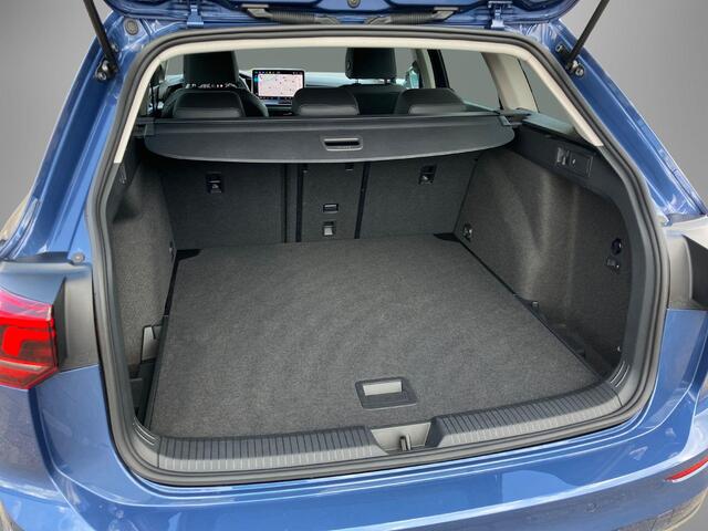 Volkswagen GOLF Variant 1.5 eTSI 110KW/150PK DSG Life Edition · Trekhaak · Stoelverwarming · 360° camera + Parkeersensoren · Fabrieksgarantie t/m 28-10-2027 of 100.000KM