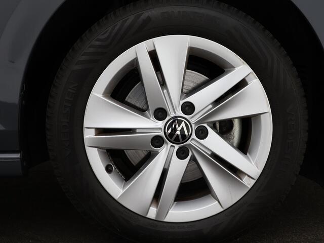 Volkswagen GOLF 1.0 eTSI 110pk DSG Life Business · Camera · Apple/Android Car Play · ACC · Sfeerverlichting · Navigatie · Verkeersbord Detectie · Garantie t/m 06-02-2028 of 100.000km
