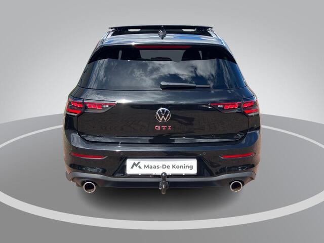 Volkswagen GOLF 2.0TSI/265PK GTI DSG · Panoramadak · Camera · Trekhaak · Apple/Android Car Play · Garantie t/m 27-03-2030 of 100.000km