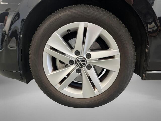 Volkswagen GOLF 1.0 eTSI 110pk DSG Life · Camera · Apple/Android Car Play · Navigatie · P-Sensoren · 16'' Inch · Garantie t/m 04-02-2028 of 100.000km