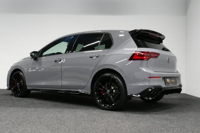 Volkswagen GOLF 1.4 GTE / GTI Look Diffuser / GTI look Spoiler / Maxton Design Bodykit / Matrix LED / Apple Carplay - Android Auto / Stoelverwarming / Ambienteverlichting / Moonstone Grey / 19'' LMV / Achteruitrijcamera / Sport-Chassis / Rode zadels / DCC / Mistverlichti