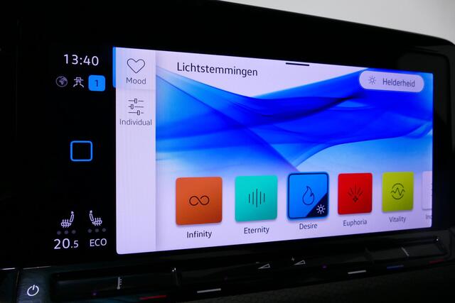 Volkswagen GOLF 1.4 GTE / GTI Look Diffuser / GTI look Spoiler / Maxton Design Bodykit / Matrix LED / Apple Carplay - Android Auto / Stoelverwarming / Ambienteverlichting / Moonstone Grey / 19'' LMV / Achteruitrijcamera / Sport-Chassis / Rode zadels / DCC / Mistverlichti