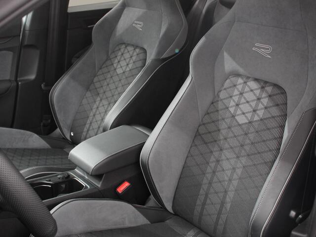 Volkswagen GOLF 1.5 eTSI DSG R-Line Panorama dak Navigatie Apple Carplay/Android Auto Climate Control Camera Dab Extra Getint Glas Adaptive Cruise Control Virtual Cockpit Lichtmetalen Velgen