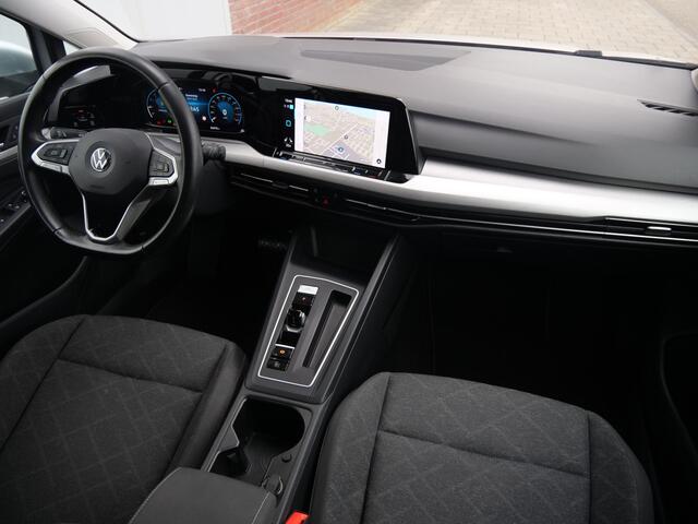 Volkswagen GOLF Variant 1.0 eTSI Life 110 Pk Automaat Navi / DAB / Apple Carplay / Stoelverwarming
