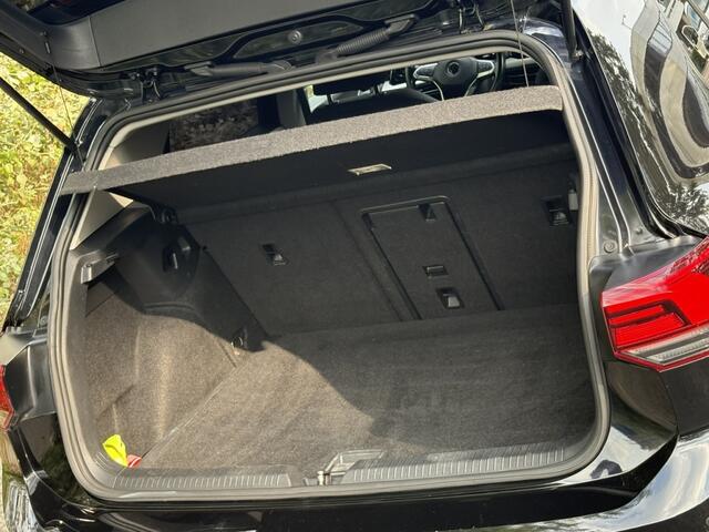 Volkswagen GOLF 1.0 TSI Life Bns / Jaar APK / Probleemloos