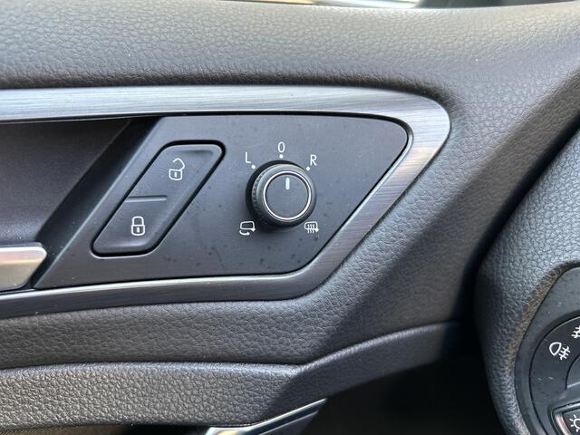 Volkswagen GOLF 1.0 TSI Comfortline | CarPlay | Navigatie | Extra Getint Glas |Lichtmetalen Velgen |