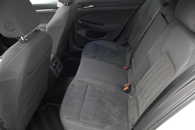 Volkswagen GOLF 1.5 eTSI Style |Panoramadak|Massage|Carplay|