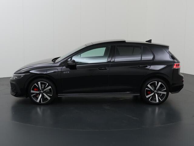 Volkswagen GOLF 1.5 eHybrid GTE | SOH 99% | Panormadak | HUD | Sportstoelen | Navigatie | Virtual Cockpit | 360 Camera | DAB | Matrix LED | Adaptieve Cruise Control | Ele.wegklapbare trekhaak |