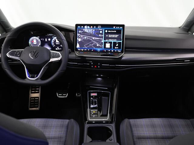 Volkswagen GOLF 1.5 eHybrid GTE | SOH 99% | Panormadak | HUD | Sportstoelen | Navigatie | Virtual Cockpit | 360 Camera | DAB | Matrix LED | Adaptieve Cruise Control | Ele.wegklapbare trekhaak |