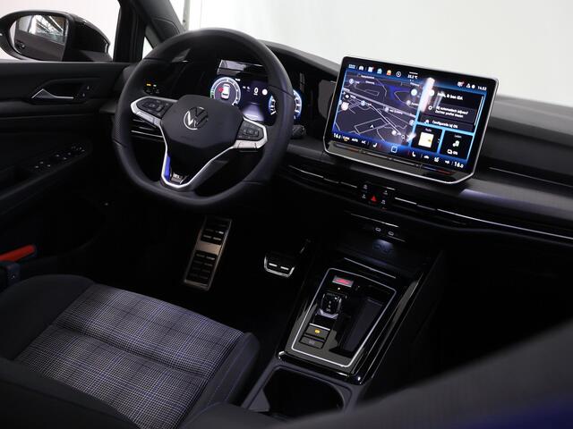 Volkswagen GOLF 1.5 eHybrid GTE | SOH 99% | Panormadak | HUD | Sportstoelen | Navigatie | Virtual Cockpit | 360 Camera | DAB | Matrix LED | Adaptieve Cruise Control | Ele.wegklapbare trekhaak |