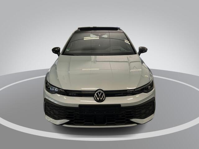 Volkswagen GOLF 1.5 eHybrid 272pk DSG GTE · Panoramadak · 360 Camera · Inklap. Trekhaak · Head-Up Display · Matrix LED · Keyless · DCC · Garantie t/m 26-05-2030 of 100.000km